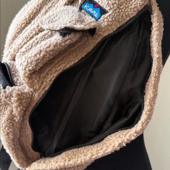 Kavu Fleece Full-size Rope Sling Bag - Picture 5 of 9